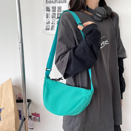 韓國ins艺文休閒純色少女學生小包包日系原宿簡約餃子包斜挎包女