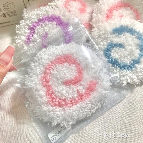 ꒰可愛魚餅꒱ 絨毛吊飾｜手工戳戳綉